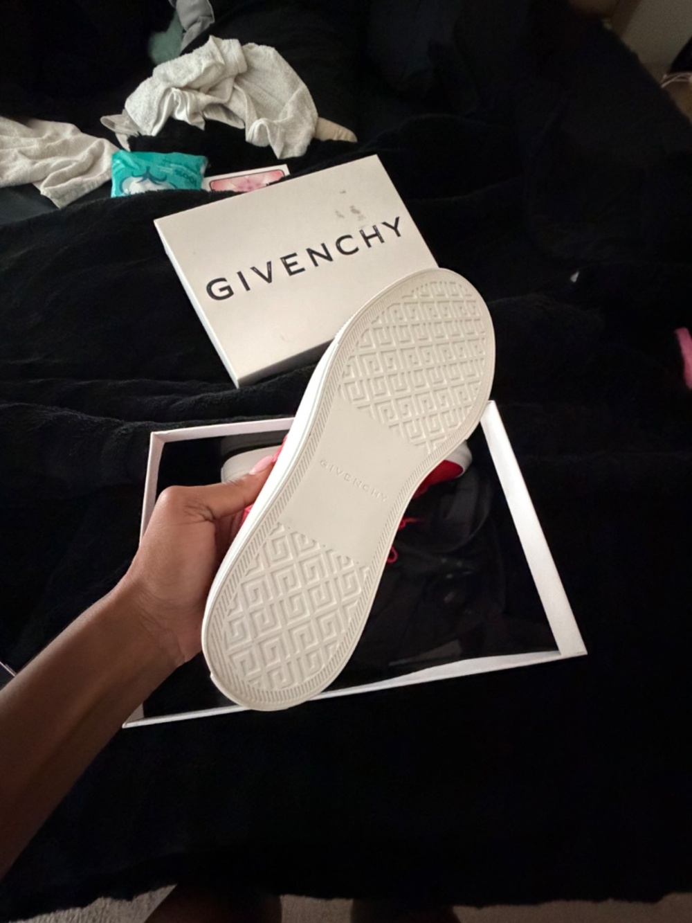 Givenchy - Picture 2 of 4